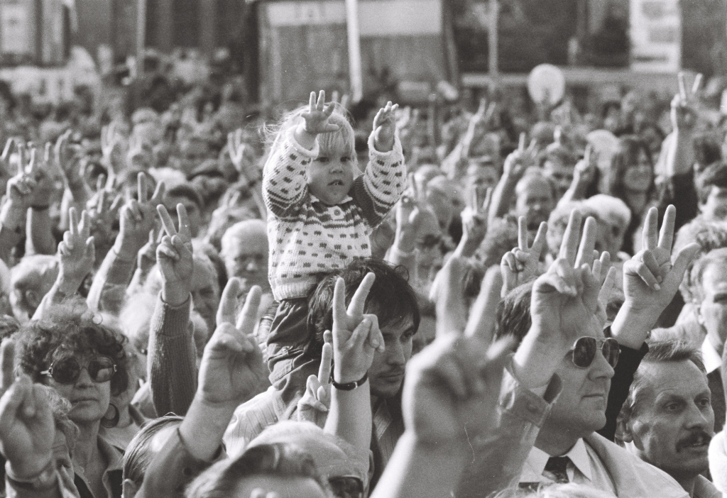 Série besed u příležitosti 35. výročí Sametové revoluce 